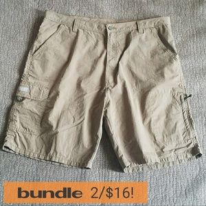 Wrangler Mens cargo shorts olive green size 40